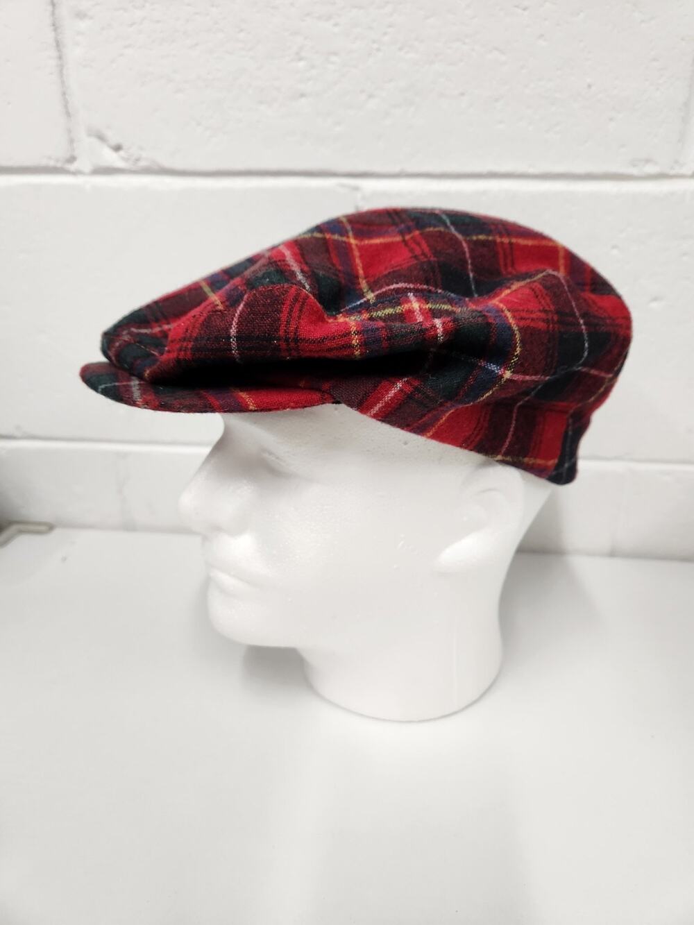 Vintage Pendleton Mens Pure Virgin Wool Plaid Newsboy Cap, Size XL, In Red/Green